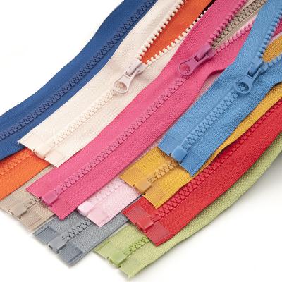 Cina 5 Zipper in poliestere e OEM/ODM per le vostre esigenze in vendita