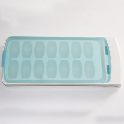 China 14 No-Spill Holes Sustainable Plastic Ice Cube Trays With Silicone Lid for sale