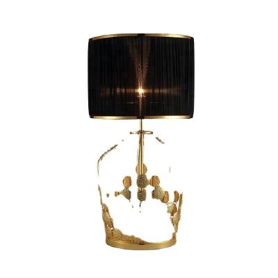 China New modern gold creative luxury nordic decorative table lamp iron fabric table lamp desk light for sale