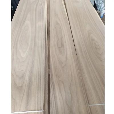 China Contemporary Cheap Price Natural Walnut Wood Sliced ​​Veneer For Plywood Walnut Veneer American for sale