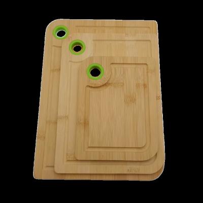 China Sustainable Wholesale Price 3 Pieces Set Bamboo Cutting Boards With Silicone Hang Cutting Plates Eco - Friendly for sale