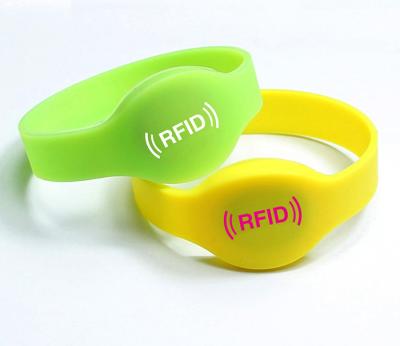 China Custom Waterproof / Waterproof Silicone RFID Smart Wristbands Sport Football Wristband , Tracking Wristband for sale