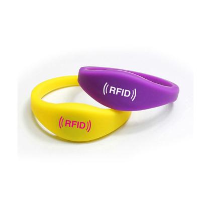 China 13.56MHz waterproof/waterproof wholesale rfid silicone wristband wristband for sale