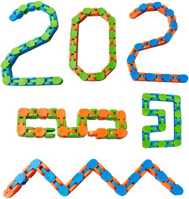 China 4 Links Snap and Click Snake Puzzle Fiddly Person Play 24 Fiddly People Toy Wacky Track Finger Cube Decompression Bike Chain Fidget Toy for sale