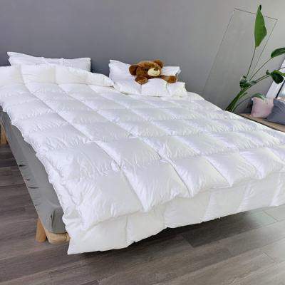 China Home Hotel High Fill Power Duck Down Comforter , White Soft Comfortable OEM Down Comforter for sale