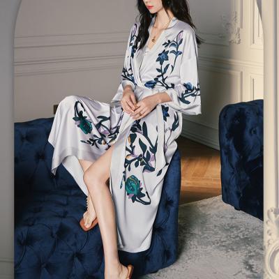 China Breathable Long Sleeve Customized Designs LifeSilk Breathable Daily Robes For Women Sexy Kimono Nightgown Satin Robe Women Pajamas for sale