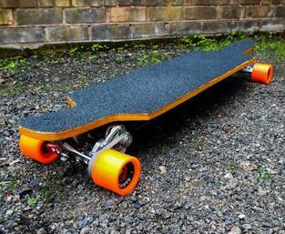 China 2 wheel Electric Skateboard wireless motor 25km / h High Speed longboard for sale