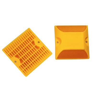 China CE ISO9001 Approved 20mm High Reflective PMMA Lens Plastic Road Stud Reflectors Road Markers for sale