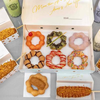 China Reused Materials Gray Pink Donut Boxes Colorful Blue Yellow For Mochinut Donut Hot Dog Box Packaging for sale