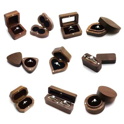 China Eco-friendly Wooden Box / Portable Wooden Clamshell Storage Engagement Ring Jewelry Wedding Canvas Storage for sale