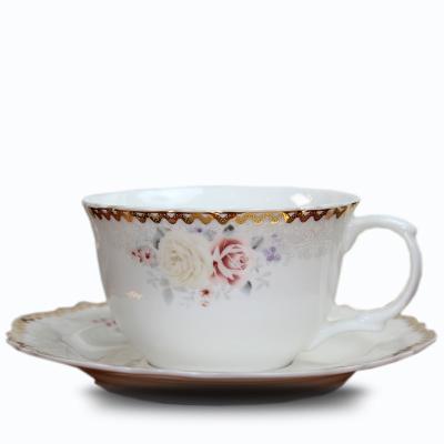 China Viable Elegant Flower Shape Dinner Set Dish Gold Rim Bone China Tableware Tea Cup And Saucer Set for sale