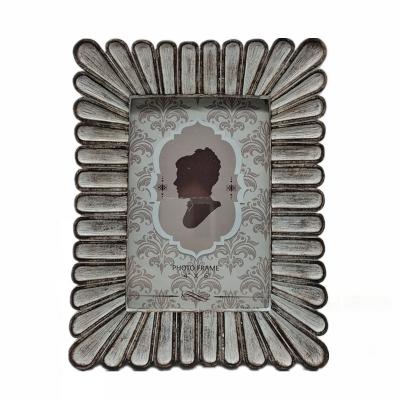 China Custom High Quality Table Standing Frames Resin Decorative Photo Frame 4X6 for sale