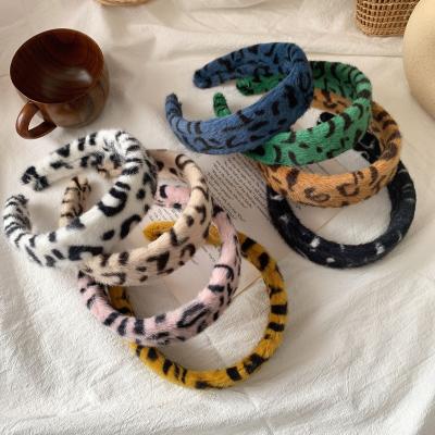 China European Retro Autumn And Winter New Korean Short Plush Hair Circle Women's Trend Leopard Print Plush Headband for sale