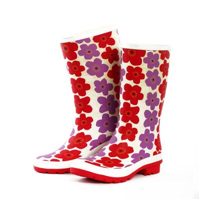 China Fashion trend factory in stock wholesale women rubber rain boots with colorful printing for sale