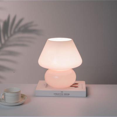 China Retro Factory Drop Stripe Glass Translucent Household Lamp Retro Mushroom Style Decorative Table Lamp for sale