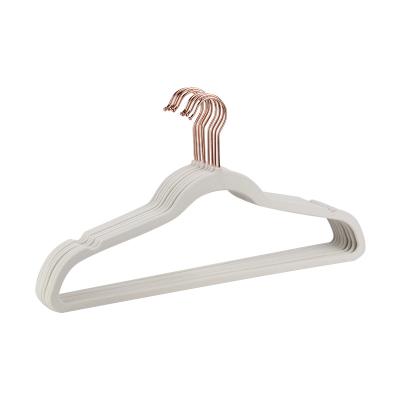 China Avisday Anti-Slip Royal Hangers Notched Rustproof Gold Plated Standard Hook Wardrobe Organizer Velvet Hangers Elegant for sale