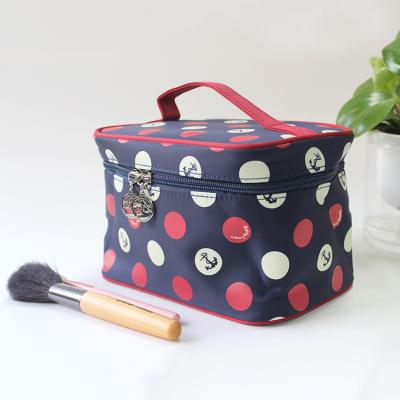 China Large Capacity New Cosmetic Bag Bento Handheld Makeup Bag Can Be Customized With Large Capacity Lady Handbag for sale