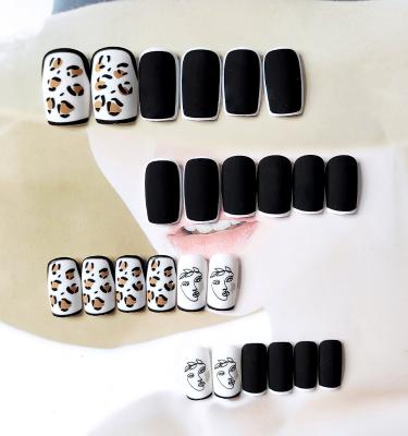 China Shiny design adiyat humanface white/black printing leopard glitter faux nails nail tips press on nails for sale