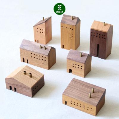 China AROMATIC Japanese AROMATIC Incense Diffuser Log Cabin Gift Censer Small Home Flower Ornaments Wooden Censer for sale