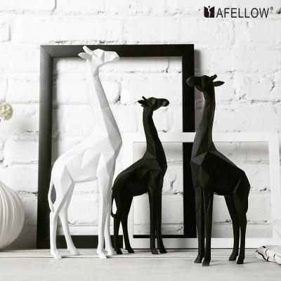 China Europe Home Decoration Statue Resin Giraffe Modern Cheap Abstract Animal Sculpture for sale