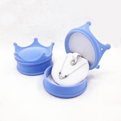 China Trendy custom logo/handmade luxury blue crown shaped jewelry packaging box fashion velvet necklace box for sale