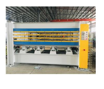 China Horizontal Hot Press Machine For Veneer Laminating Plywood for sale