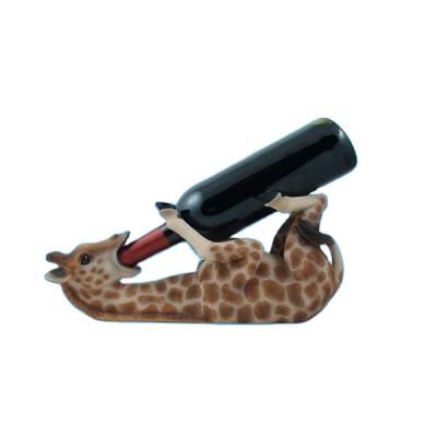 China Sustainable Giraffe Shape Decorative Custom Animal Shaped Wine Bottle Holders Resin Wine Rack for sale