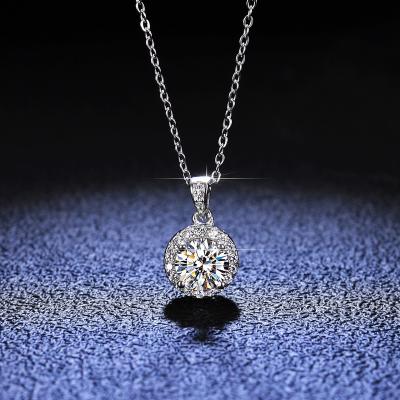 China CLASSIC 1 Carat Moissanite Necklace Wedding Four Leaf Clover Stone Pendant Necklace 925 Sterling Silver Choker Yellow Gold Moissanite for sale