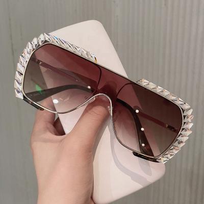 China Women Fashion Sunglasses Rhinestone Sunglasses 2021 New Brand Designer Classic Eyewear Fashion Sunglasses High Quality for sale