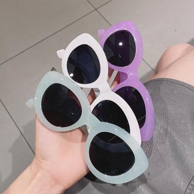 China Fashion Sunglasses 2021 Black Pink Green Sun Glasses Men Eyewear Cat Eye Sunglasses Women Retro Jelly Color Shades UV400 Fashion for sale