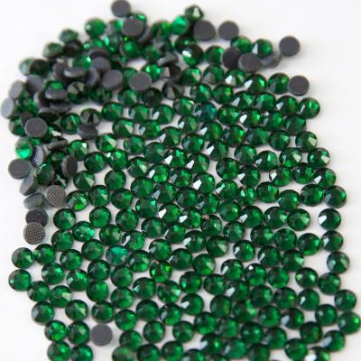 China Flatback Factory Sale Fix Stone Hot Dmc Emerald Rhinestone Cutting Machine Price For Carnival Costumes for sale