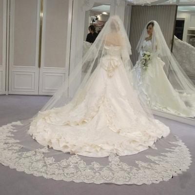 China Lace Edge Bridal Veil Elegant 3*3 Tier Ivory White Lace Appliqued Mantilla Wedding Veil Long With Comb Wedding Accessories 2021 New for sale