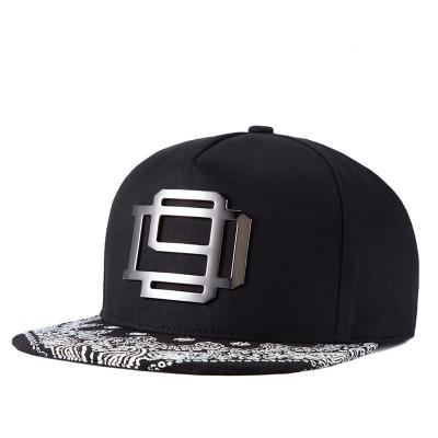 China 5 Panel COMMON Logo Printing Pattern Flat Brim Snapback Custom Metal Plate Hat for sale