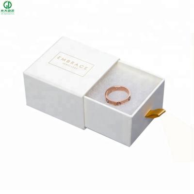 China High End Recycled Materials White Gloss Boxes For Fashion Boutiques for sale