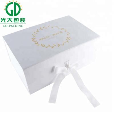 China Recyclable Customized Flat Paper Gift Box With Magnetic for sale