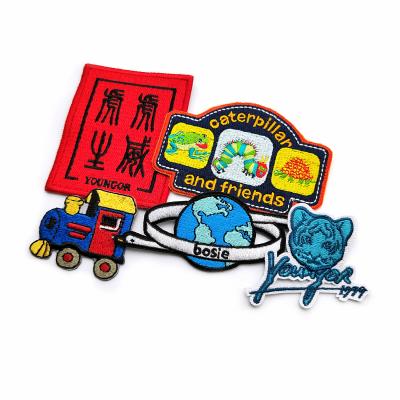 Chine heat press patches child clothes 3d dress rhinestone tackle twill thick quality word patches for jackets hats à vendre