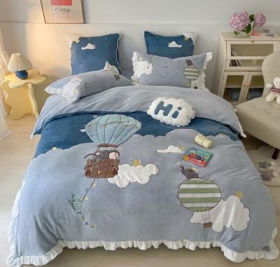 China Anti-Apnea 4pcs Kids Polyester Flannel Cute Cartoon Bedding Set For Winter Thicken Duvet Cover Set for sale