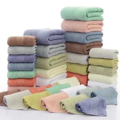 China Large Size Custom Cotton Solid Color Bath Towel 70*140 Luxury Hotel Viable for sale