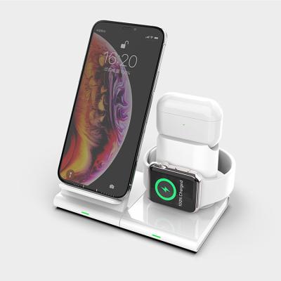 China Portable Detachable Magnetic Smart Watch Qi Certification 3 in 1 Wireless Charging Dock for iPhone 13 for sale