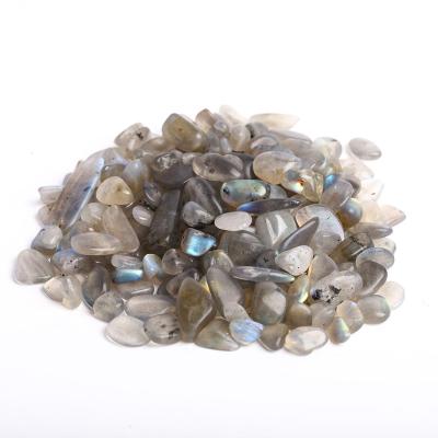 China Hot Wholesale Natural Labradorite Crystal Chips from China for Decoration for sale