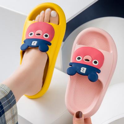 China New summer slippers fashion men's and women's fashion family home light common flat indoor anti-skid soft comfortable slippers wholesale for sale