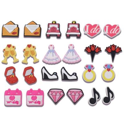 China Clog Charm 2022 New Valentine Croc Shoe Charms For Sweetheart Lover Lady Favor For Croc Charm Wholesale for sale