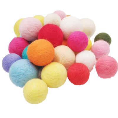 China Garland Beautiful Rainbow Hot Wholesale Kid's Toy Natural Wool Felt Ball for sale