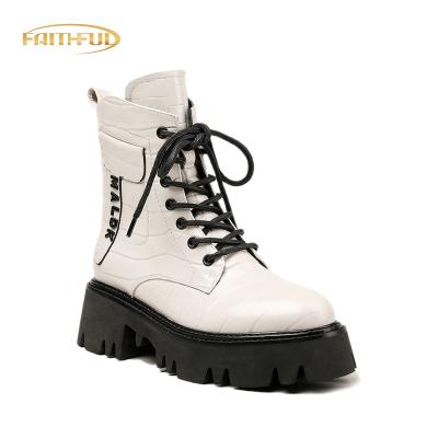 China Thermal Wholesale Winter Warm Short Boots Beige White Calf Leather Boot Martin Thick Bottom Flat Heel Zipper Women's Boots for sale