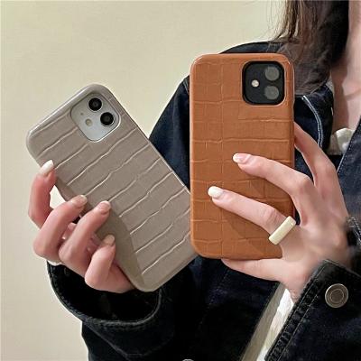 China Aazmon Shockproof Hot Selling Crocodile Pattern Luxury Mobile Cell Phone Cover With Handle For iPhone 14 13 12 11 Phone Leather Case for sale