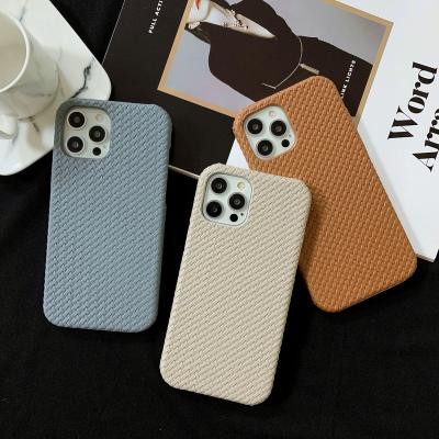 China Retro Luxury Simple Woven Leather Cell Phone Case Vegan Phone Back Cover Case For iphone12 13/pro/promax Protective Shell for sale