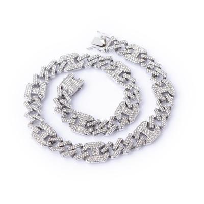 China Nickel Plated Iced Out Fashion Hip Hop Jewelry Hog Nose Buckle Necklace Lead Free Square Off Cubic Zircon Miami Cuban Link Chain Necklace for sale