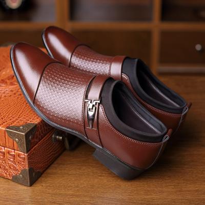 China 2021 new fashion trend suits men's leather pointed toe shoes, ultra-wide waist men's shoes for sale