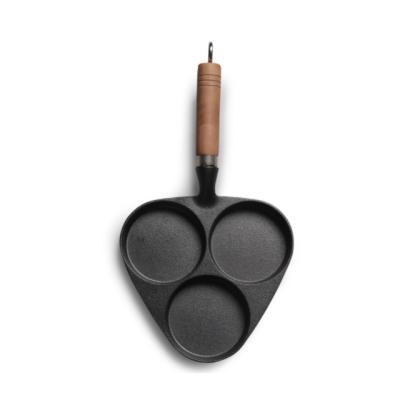 China Lovely Modern Heart Shape 15Cm Hole Kitchen Accessories Cheaps Three Hole Cartoon Shape Big 3 Hole Tilting Handle Wood Frying Pan for sale