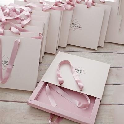 China High Quality Customized Recyclable Hot Sales Ribbon Handle Gift Gold Foil Logo Paper Bags For Hair Extension Packaging for sale